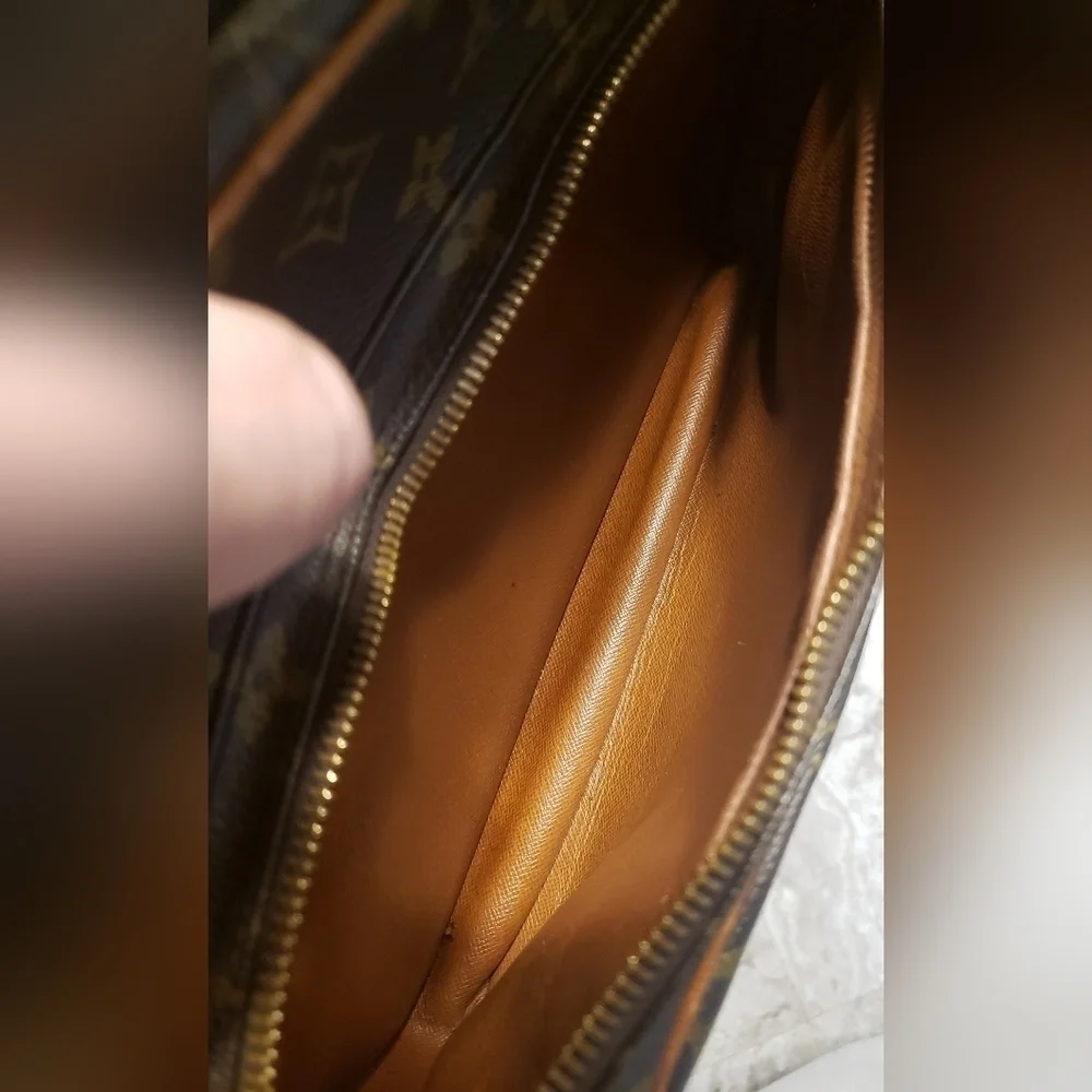 Louis Vuitton  (Unisex) Brown  Monogram Shoulder Bag - Picture 14 of 16